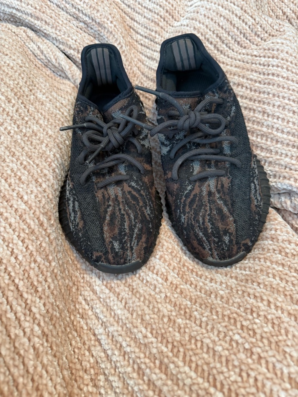 Adidas Yeezy Boost 350 V2 “MX Rock UNISEX Mens 5.5 women’s 6.5
